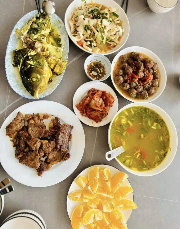 MC từng ẵm 22 triệu đồng khi thi Ai Là Triệu Phú, hiện mang quân hàm Đại úy, khoe loạt mâm cơm gia đình ngon nức nở