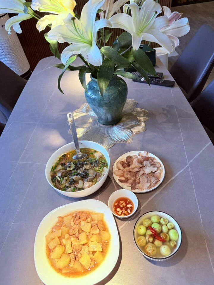 MC từng ẵm 22 triệu đồng khi thi Ai Là Triệu Phú, hiện mang quân hàm Đại úy, khoe loạt mâm cơm gia đình ngon nức nở