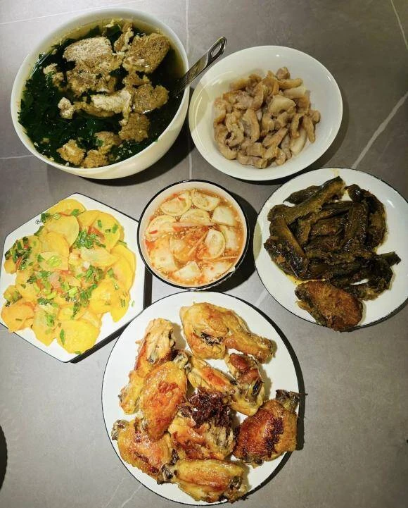 MC từng ẵm 22 triệu đồng khi thi Ai Là Triệu Phú, hiện mang quân hàm Đại úy, khoe loạt mâm cơm gia đình ngon nức nở