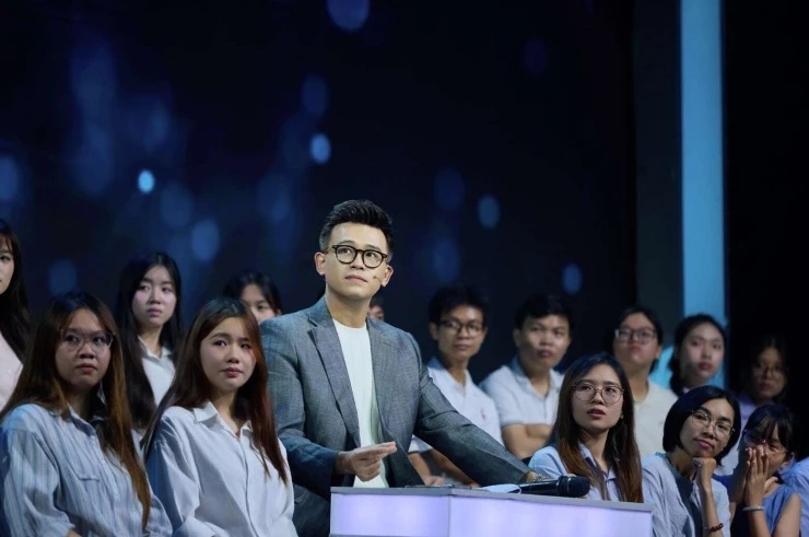 MC từng tốt nghiệp ĐH Bách Khoa trở thành người dẫn chương trình Vua Tiếng Việt mùa 7