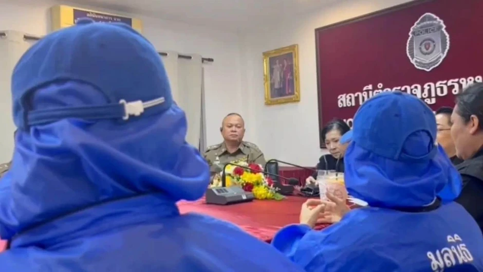 Mẹ đi làm ca đêm, con 3 tuổi ở nhà với cha dượng, sáng hôm sau bé trai tử vong bất thường