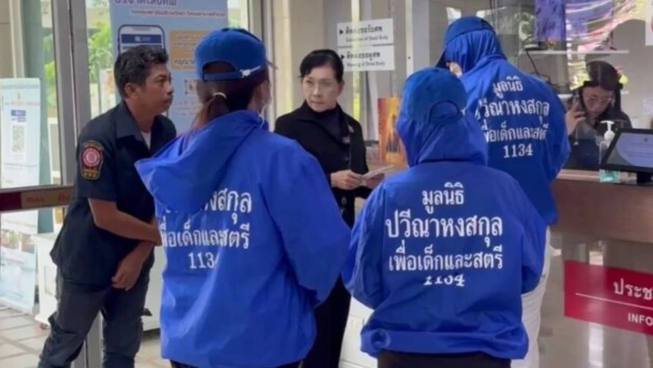 Mẹ đi làm ca đêm, con 3 tuổi ở nhà với cha dượng, sáng hôm sau bé trai tử vong bất thường