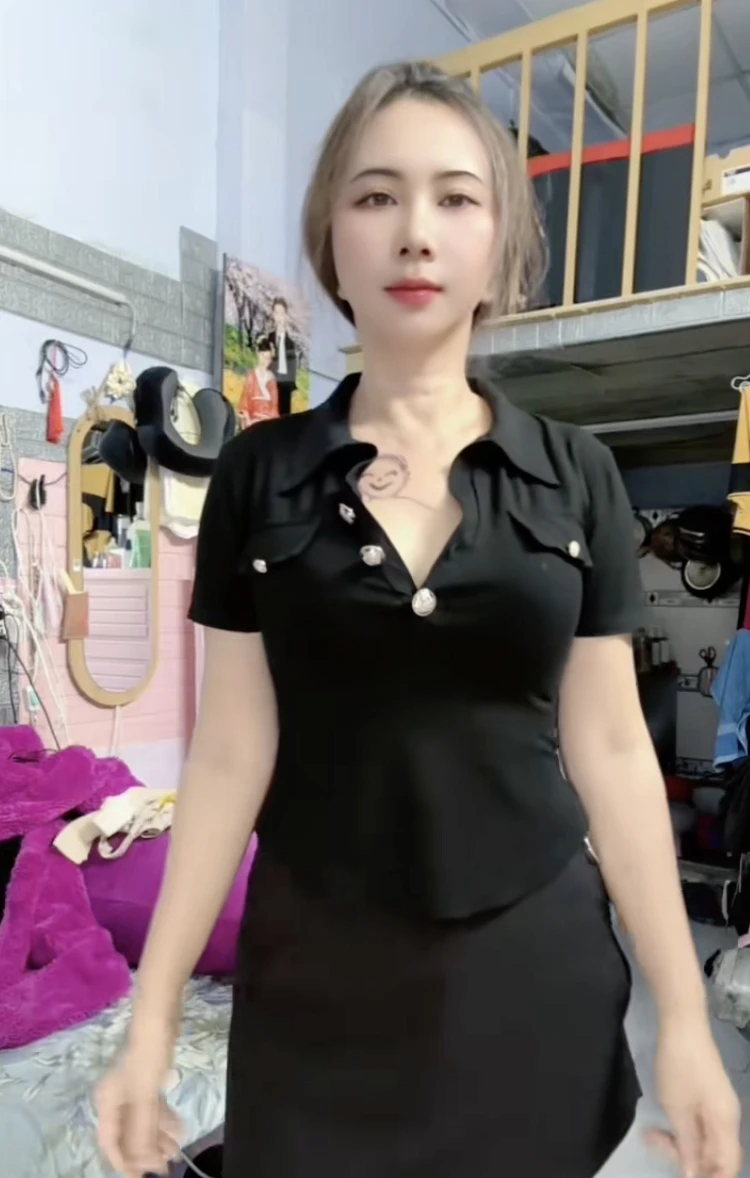 Mẹ dọn ra ở phòng trọ, còn bố Thuỳ Tiên giờ ra sao?