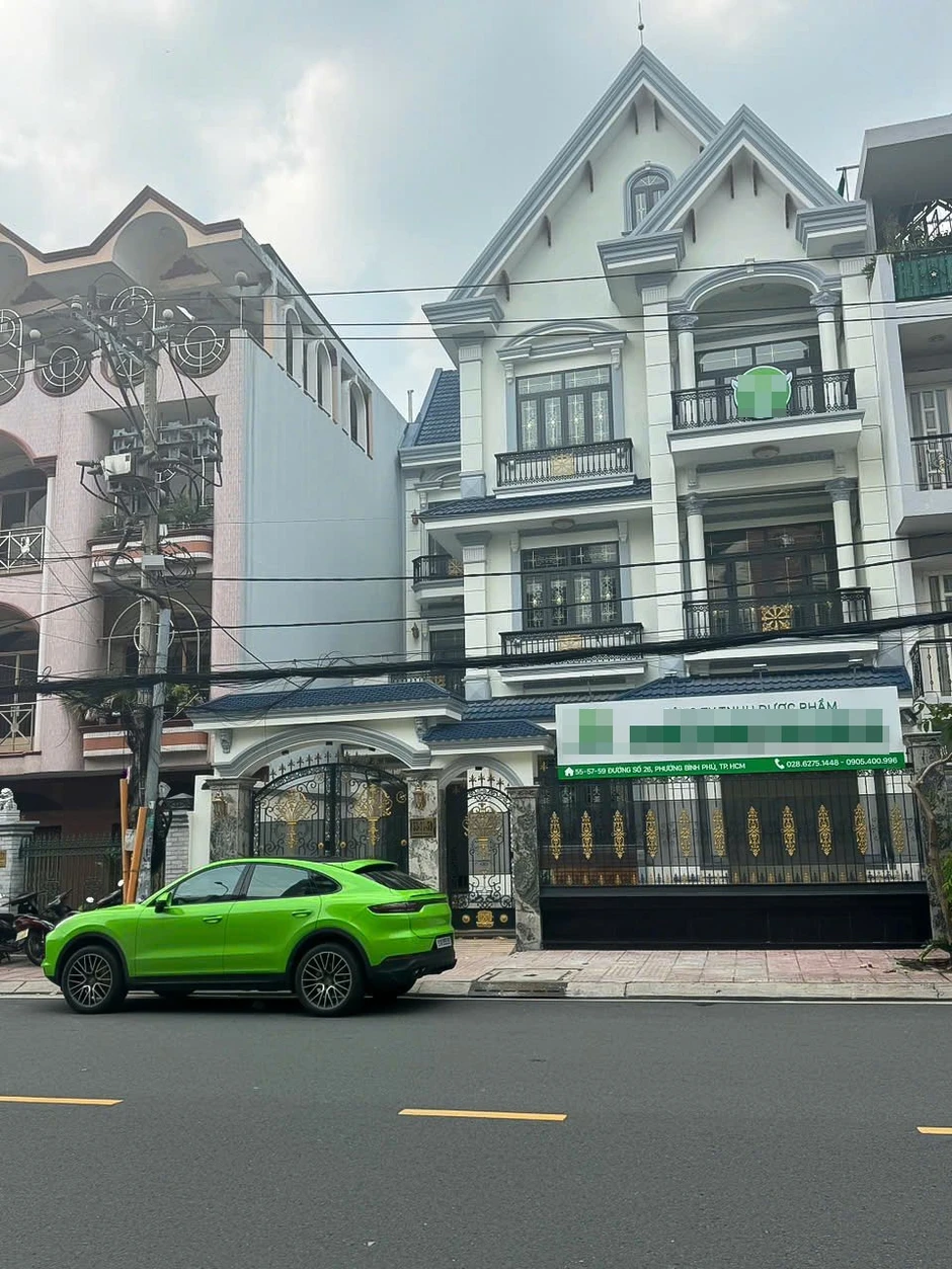 Mẹ đơn thân 3 con là CEO dược phẩm, cưới Akira Phan, ở biệt thự mặt tiền phường Bình Phú