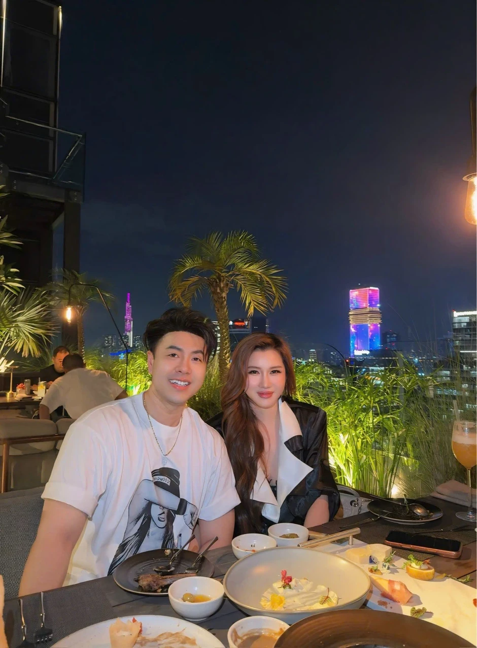 Mẹ đơn thân 3 con là CEO dược phẩm, cưới Akira Phan, ở biệt thự mặt tiền phường Bình Phú
