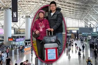 Mẹ vợ mù chữ lần đầu đi máy bay: chàng rể chu đáo dán thư cầu cứu lên vali