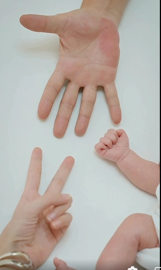 Mẹ vợ và 2 con trai Hồ Quang Hiếu gây chú ý Mẹ vợ và 2 con trai Hồ Quang Hiếu gây chú ý