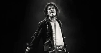 Michael Jackson lần đầu tiên thống trị bảng xếp hạng Billboard Artist 100