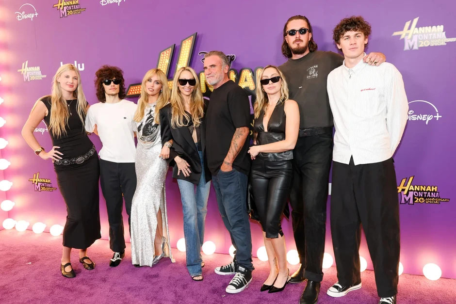 Miley Cyrus có phải "ma cà rồng" không? Miley Cyrus có phải "ma cà rồng" không?