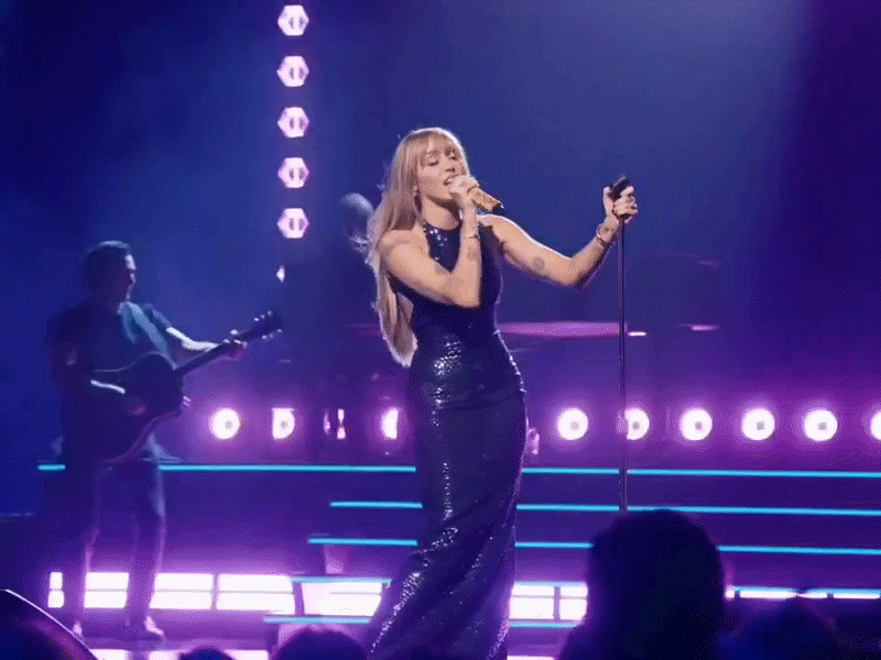 Miley Cyrus hoá thân Hannah Montana sau 2 thập kỷ, nhan sắc U40 bẻ cong thời gian! Miley Cyrus hoá thân Hannah Montana sau 2 thập kỷ, nhan sắc U40 bẻ cong thời gian!