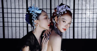 Minh Hằng và Tóc Tiên đang làm chuyện gì vậy?
