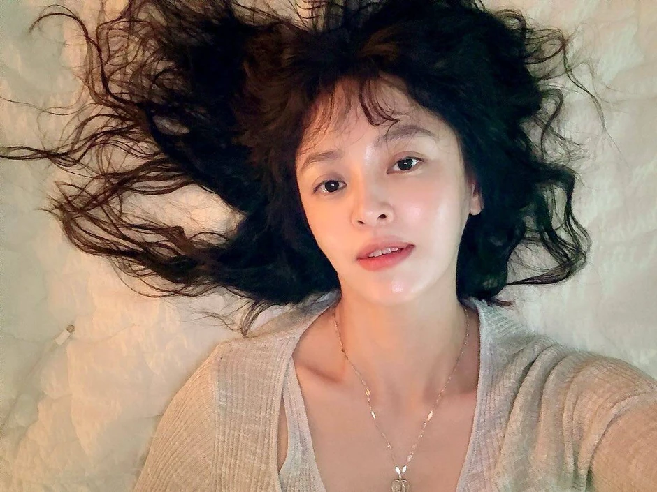 Minh tinh "Nhà vua và chàng hề" tái hôn tuổi 49 với một bác sĩ