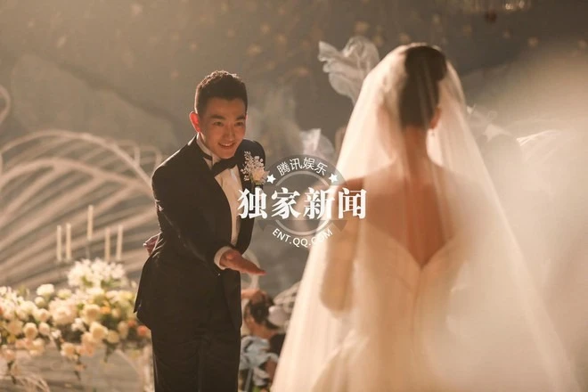 Minh tinh - sĩ quan đặc công nên duyên nhờ show nhập ngũ: "Chân mệnh thiên tử của em là anh hùng đúng nghĩa"