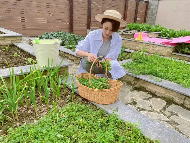 Minh tinh - sĩ quan đặc công nên duyên nhờ show nhập ngũ: "Chân mệnh thiên tử của em là anh hùng đúng nghĩa"