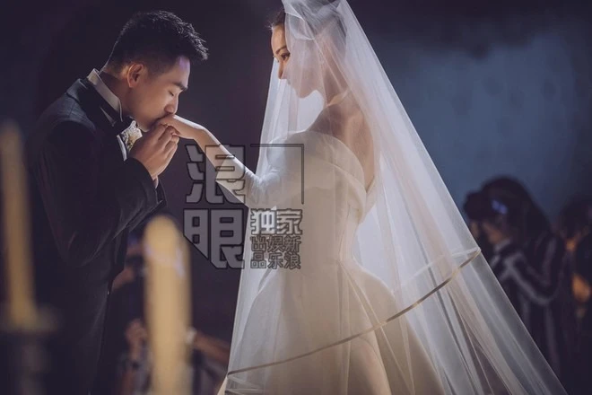Minh tinh - sĩ quan đặc công nên duyên nhờ show nhập ngũ: "Chân mệnh thiên tử của em là anh hùng đúng nghĩa"