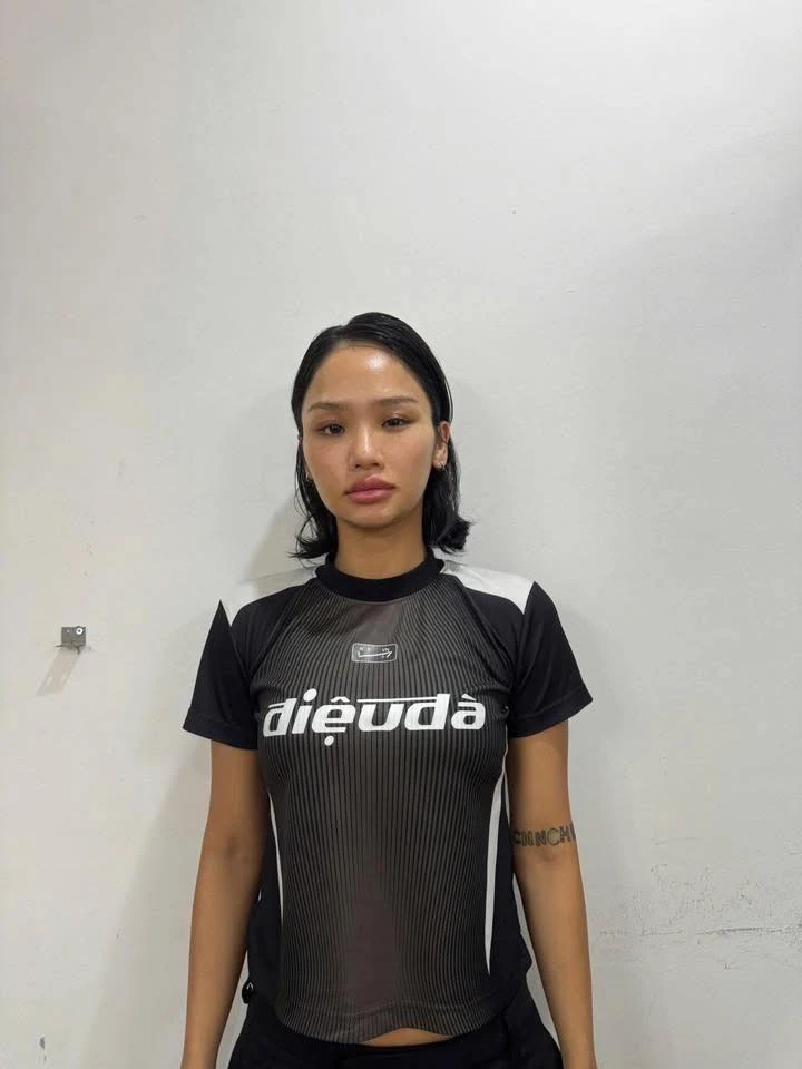 Miu Lê: 17 năm ca hát bỏ túi cả rổ hit quốc dân, bị gọi "đội trưởng kém tài" nhất Em Xinh