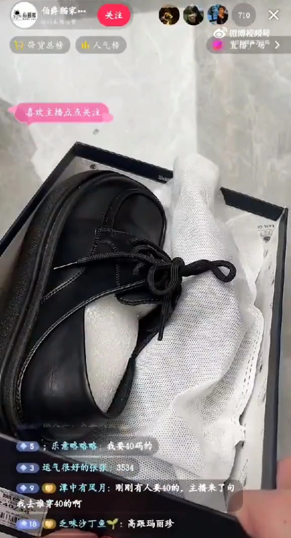 Mua hàng trên livestream, khách nữ bị người bán mỉa mai vì đi giày size 40