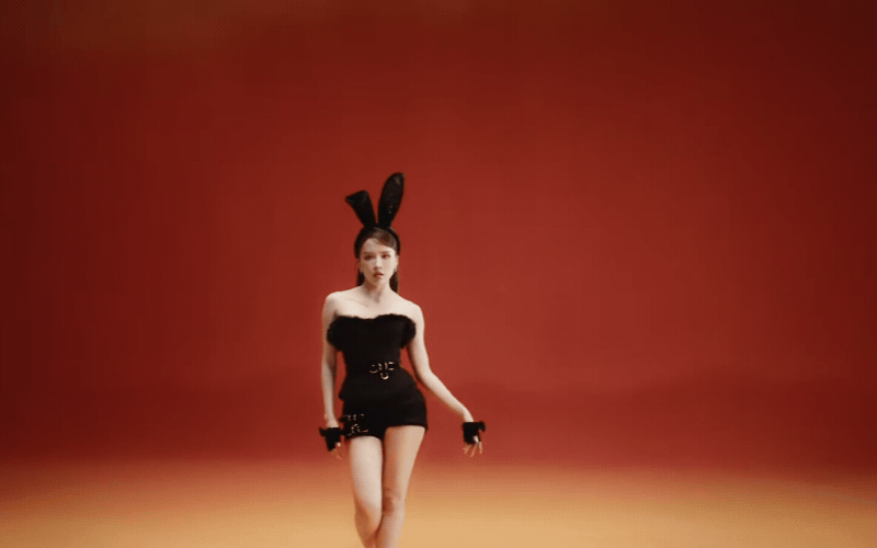 MV mới của Thiều Bảo Trâm: Vẫn đẹp nhưng nhạt, 1 nhân vật “rất G-DRAGON”