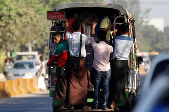 Myanmar áp dụng lưu thông xe theo biển số chẵn lẻ để đối phó với thiếu hụt nhiên liệu