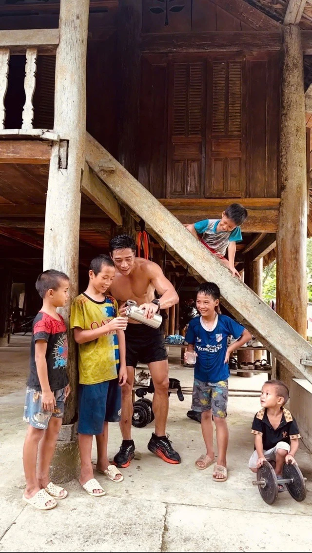 Nam chính phim phát sóng giờ vàng tiết lộ vợ xinh đẹp, không ghen tuông với bạn diễn