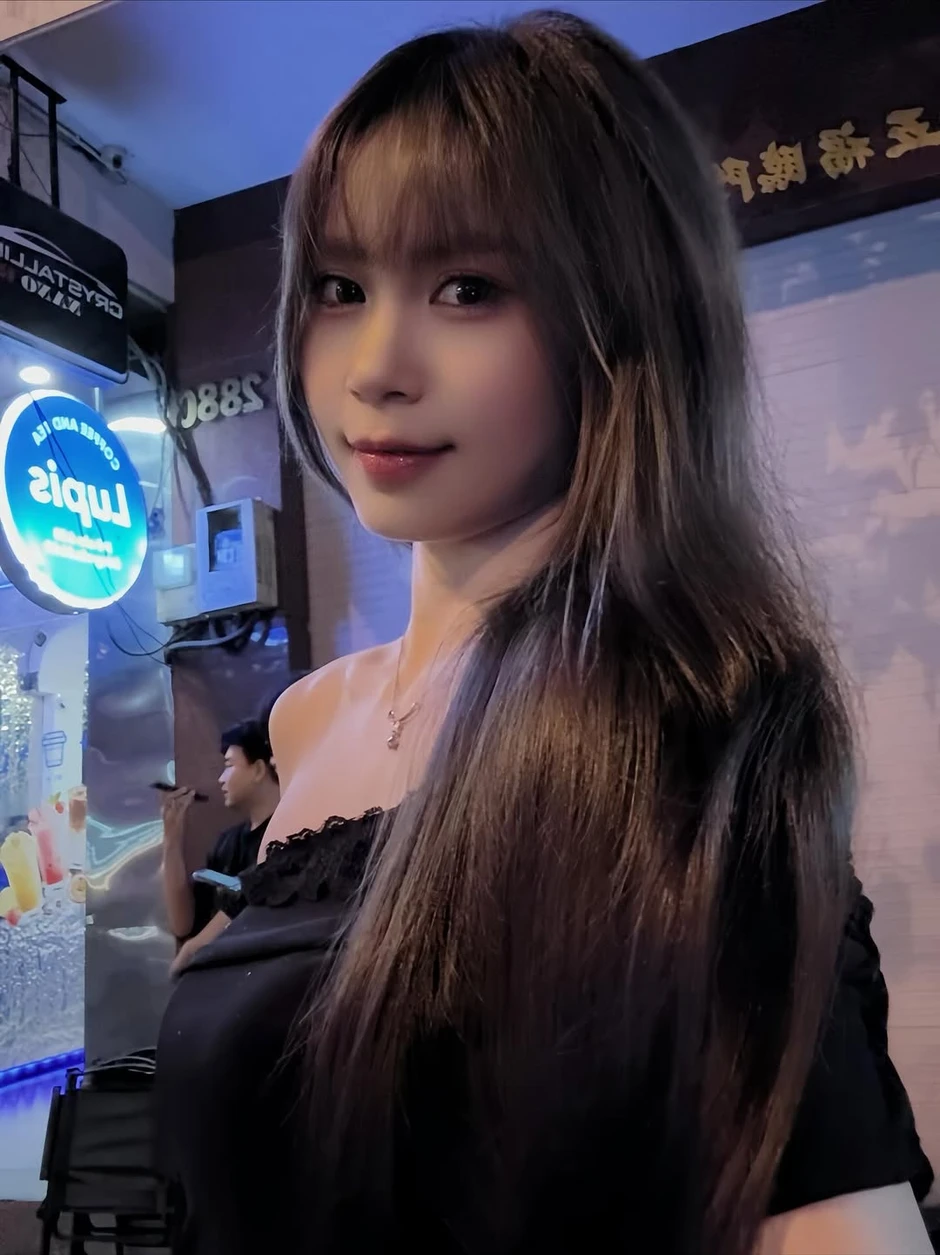 Nam game thủ tai tiếng VCS bất ngờ "làm lại cuộc đời", đã thế còn có thêm bóng hồng luôn sát cạnh bên cạnh, khiến tất cả phải bất ngờ