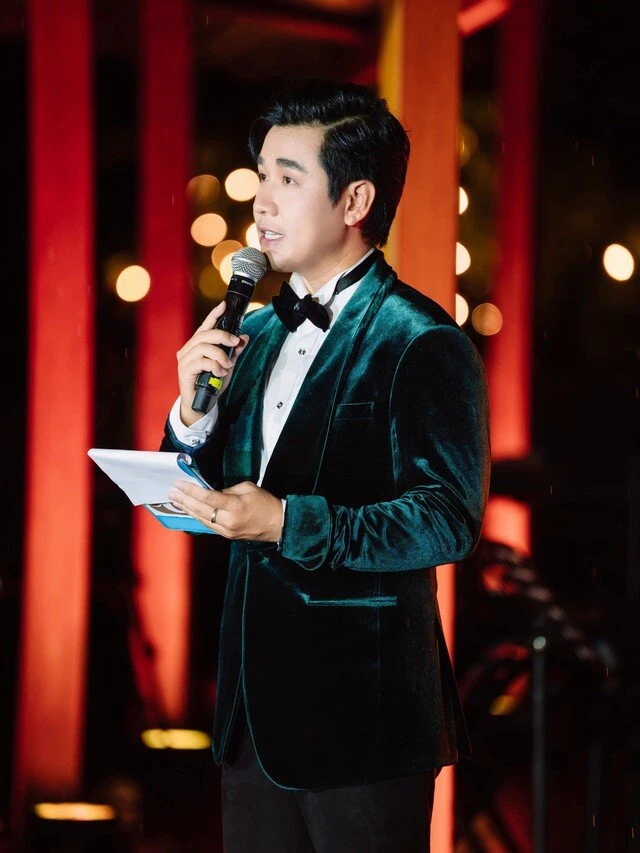 Nam MC thay Quyền Linh dẫn chương trình Vì bạn xứng đáng là ai?