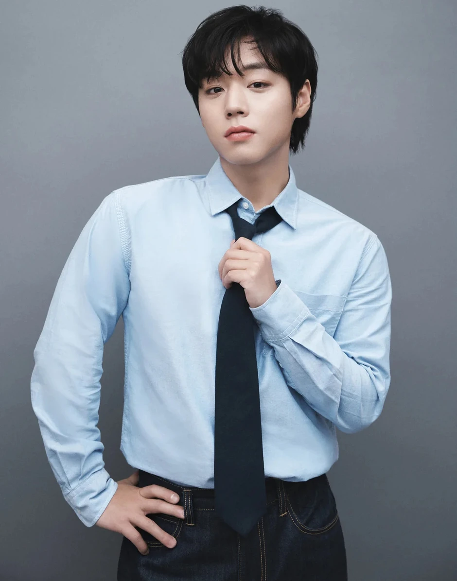 Nam thần phim 10 triệu vé hot nhất Hàn Quốc: Ảnh quá khứ đẹp phát sốc, đổi đời từ cú nháy mắt thần thánh!