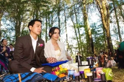 Nam thần "đẹp như tạc tượng" vào rừng cưới vợ: Hôn nhân hơn 10 năm không chuyện chăn gối, giờ ngoại hình xuống dốc khó nhận ra