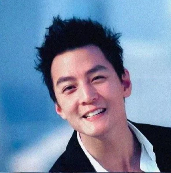 Nam thần "đẹp như tạc tượng" vào rừng cưới vợ: Hôn nhân hơn 10 năm không chuyện chăn gối, giờ ngoại hình xuống dốc khó nhận ra