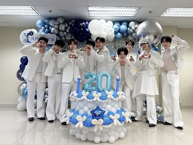 Nam thần Super Junior vội vã bỏ chạy, mặc fan chấn thương nặng trong concert?
