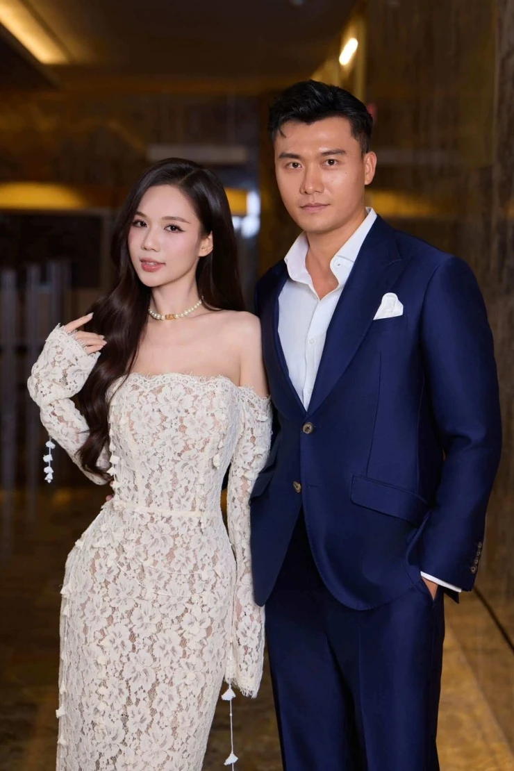 Nam thần Xuân Phúc vào vai trinh sát, vướng chuyện tình tay ba trên phim giờ vàng