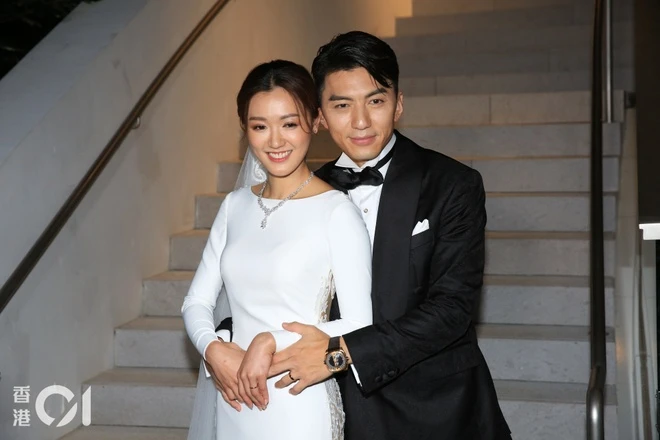 Nam vương số hưởng nhất showbiz: Được bố vợ đại gia tặng duplex 229 tỷ, ngày ngày lái Ferrari đến Land Cruiser check-in khiến dân tình "lác mắt"
