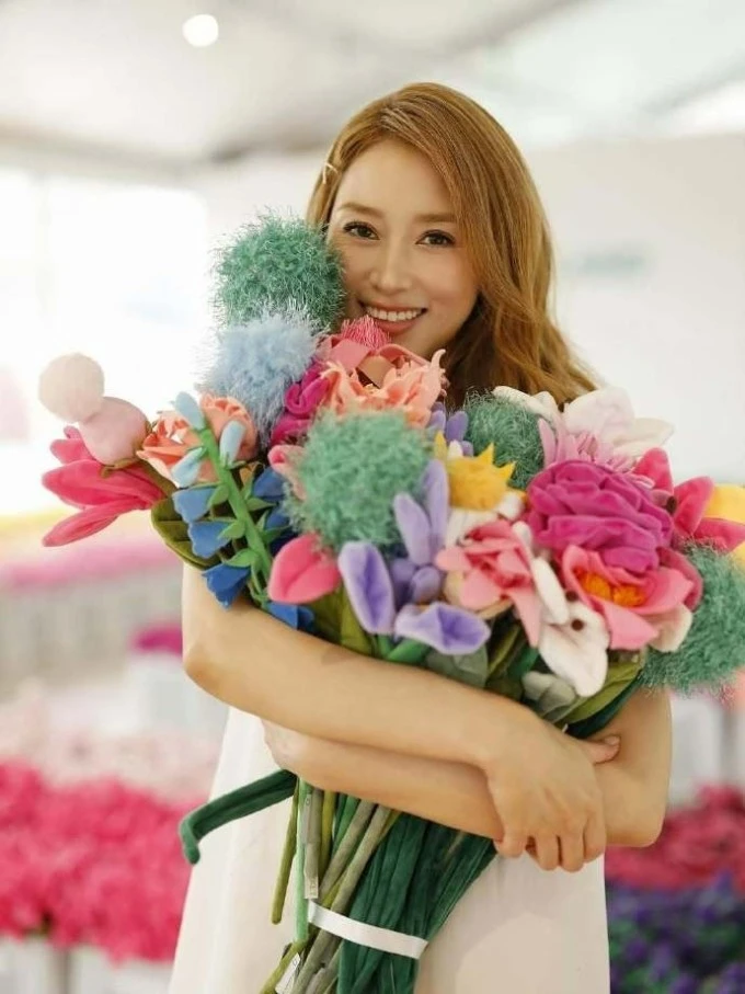 Nàng dâu tỷ phú Từ Tử Kỳ rạng rỡ giữa ồn ào chồng bao nuôi bom sex Nàng dâu tỷ phú Từ Tử Kỳ rạng rỡ giữa ồn ào chồng bao nuôi bom sex