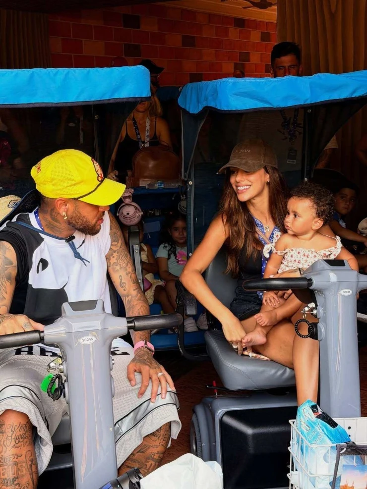 Neymar nghỉ dưỡng cùng bạn gái sau thất bại World Cup
