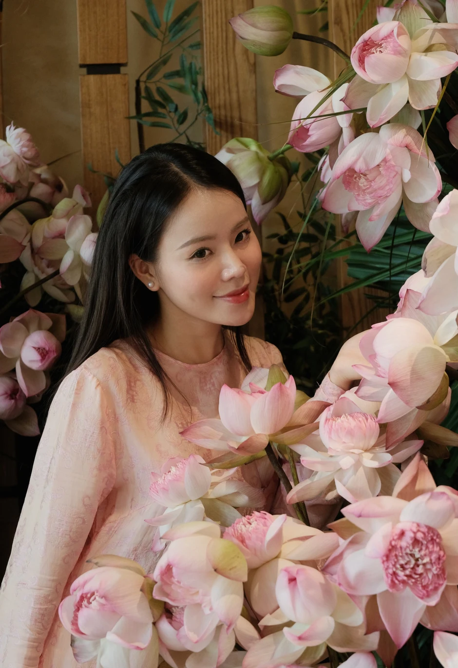Ngẩn ngơ vì nhan sắc "gây thương nhớ" của cô giáo Ngữ văn trong ngày khai giảng Ngẩn ngơ vì nhan sắc "gây thương nhớ" của cô giáo Ngữ văn trong ngày khai giảng