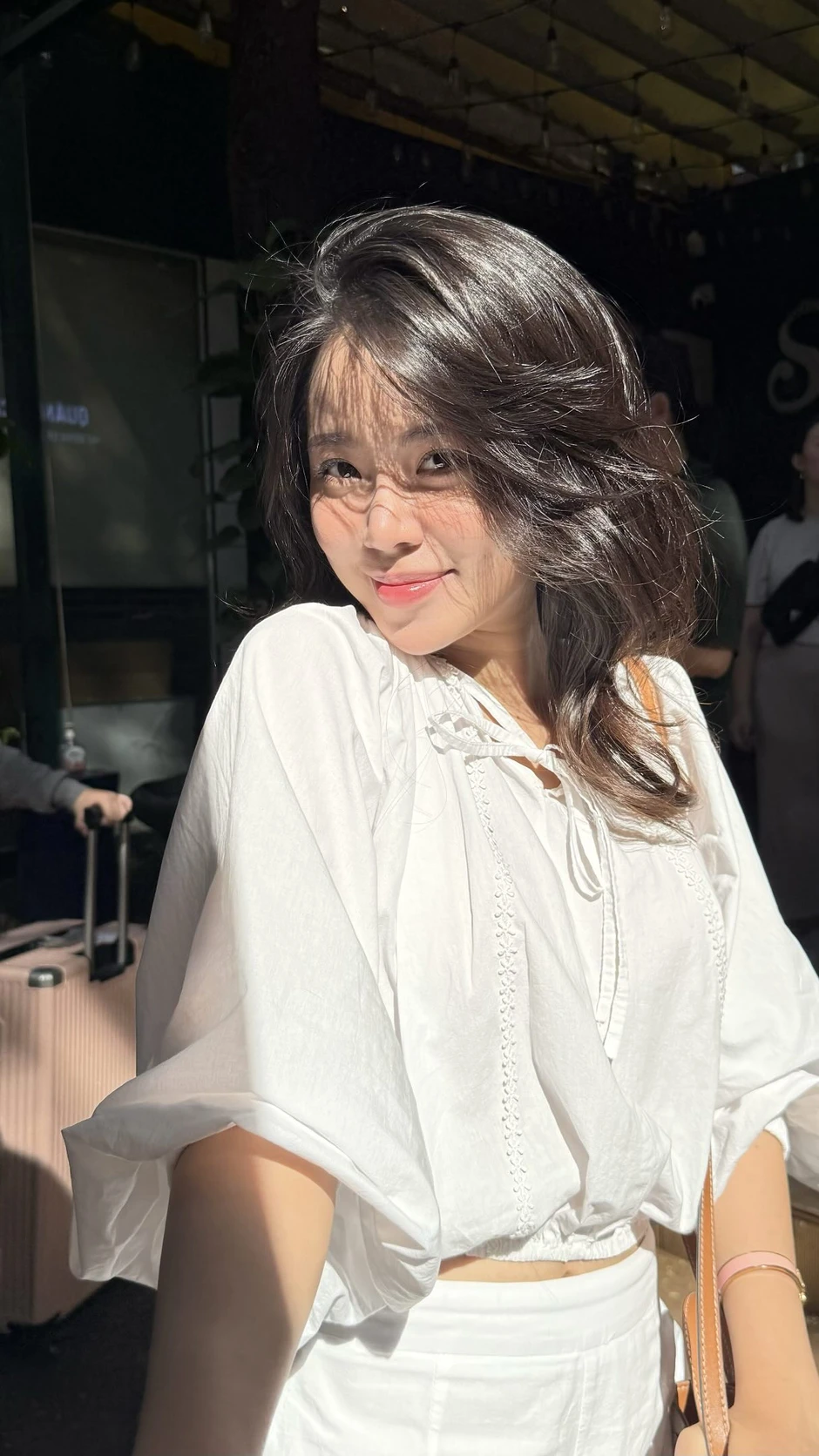 Ngẩn ngơ vì nhan sắc "gây thương nhớ" của cô giáo Ngữ văn trong ngày khai giảng Ngẩn ngơ vì nhan sắc "gây thương nhớ" của cô giáo Ngữ văn trong ngày khai giảng