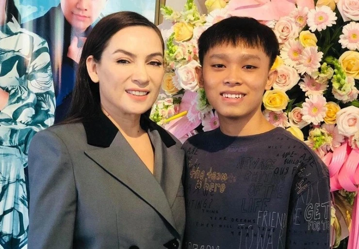 Nghệ sĩ và con nuôi: Người 20 năm vẫn gắn bó, kẻ đứt gánh giữa đường kỳ lạ