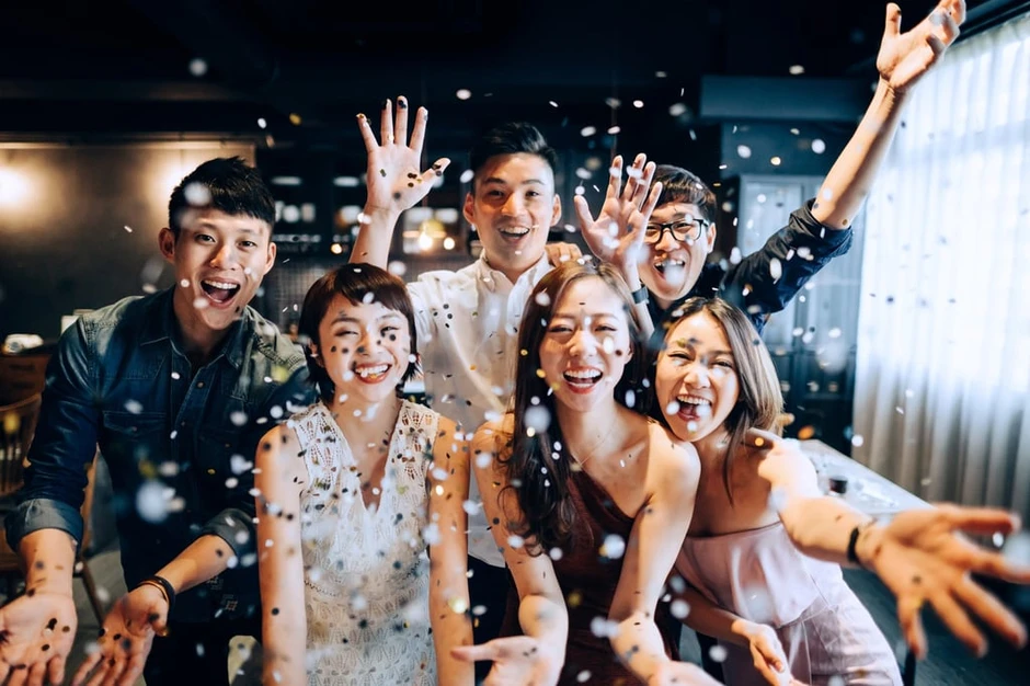 Nghịch lý mới: Người trẻ lên app hẹn hò tìm việc, vào app tuyển dụng tìm người yêu