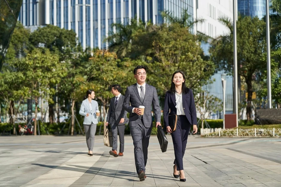 Nghịch lý mới: Người trẻ lên app hẹn hò tìm việc, vào app tuyển dụng tìm người yêu