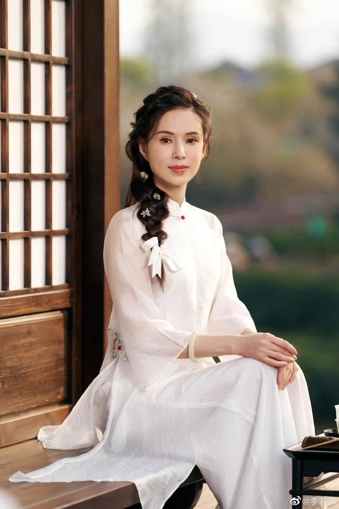 Ngỡ ngàng với động lực giữ dáng suốt 20 năm của "Tiểu Long Nữ" Lý Nhược Đồng, thấy nhan sắc tuổi 60 mà không tin nổi