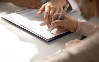 Người đàn ông chi 110 triệu đồng mua bảo hiểm, 5 năm sau muốn rút thì được thông báo: Anh chỉ được hoàn trả 38 triệu đồng