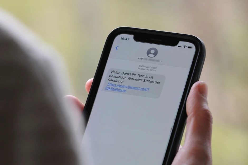 Người phụ nữ nhận được email kỳ lạ lúc 1 giờ 37 sáng với nội dung khiến cô ngay lập tức hoảng loạn