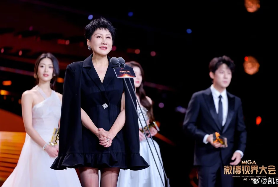 Người ra quy định làm thay đổi cả showbiz