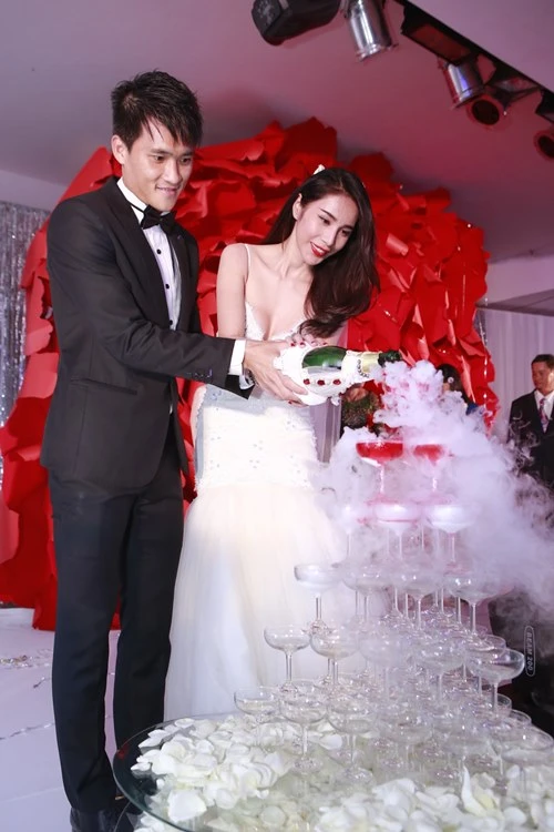 Người thân phải gọi gấp vì tin "Công Vinh và Thuỷ Tiên ly hôn"