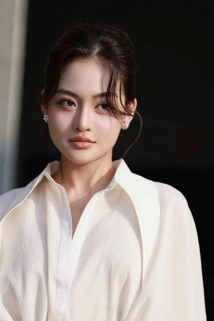 Người yêu cũ đang nhận gạch đá trên phim giờ vàng VTV là ai? Người yêu cũ đang nhận gạch đá trên phim giờ vàng VTV là ai?