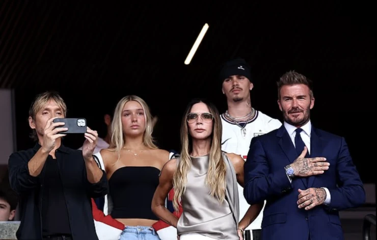 Nhà Beckham ăn mừng khi tuyển Anh vào bán kết World Cup Nhà Beckham ăn mừng khi tuyển Anh vào bán kết World Cup