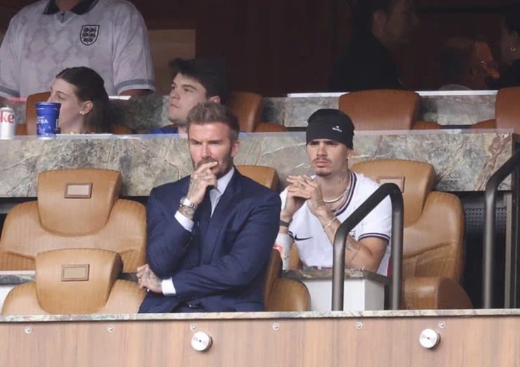 Nhà Beckham ăn mừng khi tuyển Anh vào bán kết World Cup Nhà Beckham ăn mừng khi tuyển Anh vào bán kết World Cup