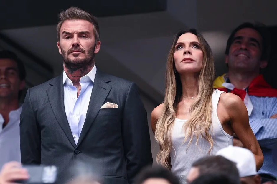 Nhà Beckham, chàng thơ nước Pháp gây sốt khán đài VIP trận Pháp - Tây Ban Nha Nhà Beckham, chàng thơ nước Pháp gây sốt khán đài VIP trận Pháp - Tây Ban Nha