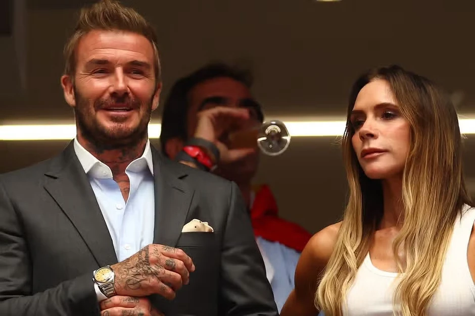 Nhà Beckham, chàng thơ nước Pháp gây sốt khán đài VIP trận Pháp - Tây Ban Nha Nhà Beckham, chàng thơ nước Pháp gây sốt khán đài VIP trận Pháp - Tây Ban Nha