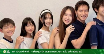 Nhà Lý Hải - Minh Hà xếp đội hình bậc thang chụp ảnh kỷ niệm